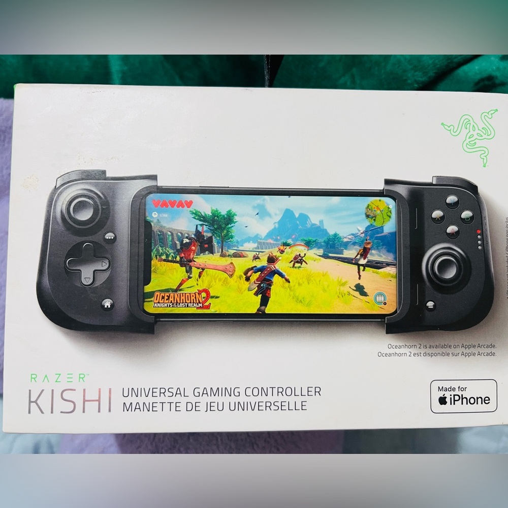 Razer Kishi Mobile Game Controller / Gamepad for iPhone iOS